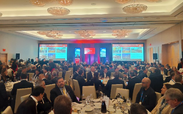 Almuerzo Central: Organizado por la Cámara de Comercio Canadá-Perú